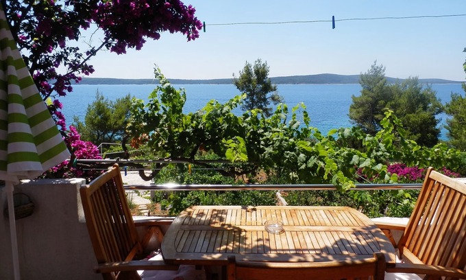 Zavala Apartment | One bedroom apartment near beach Zavala, Hvar (A-2061-a)