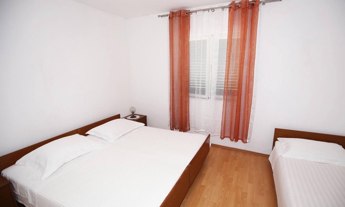 Bol Apartment | One bedroom apartment near beach Bol, Brač (A-13413-d)