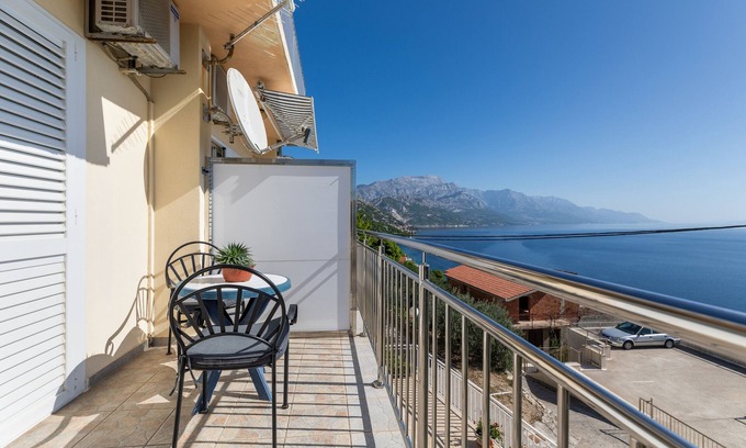 Marusici Apartment | One bedroom apartment with balcony and sea view Marušići, Omiš (A-1131-c)