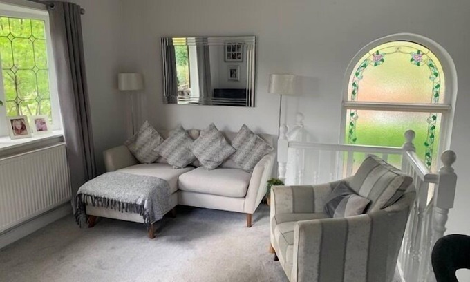 Bury Apartment | One bedroom apartment with en-suite & patio