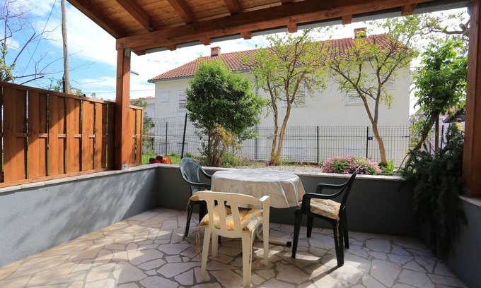 Tice Apartment | One bedroom apartment with terrace Nemira, Omiš (A-17039-d)