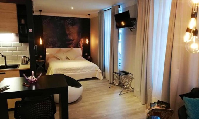 Huy Apartment | One bedroom appartement with city view balcony and wifi at Hoei