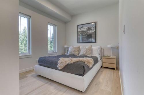 Rossland Apartment | One Bedroom at The Crescent Sleeps 2 to 4