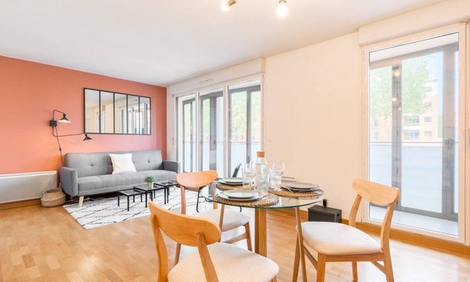 Bois Blancs Apartment | One bedroom bright apartment with loggia & parking