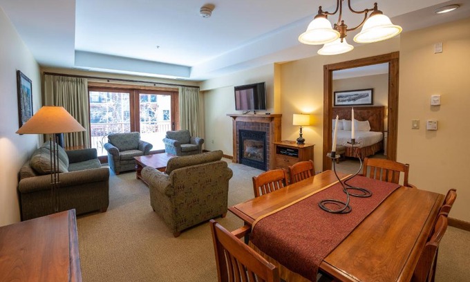 Crested Butte Apartment | One Bedroom Condo with Large Balcony over Mountaineer Square condo