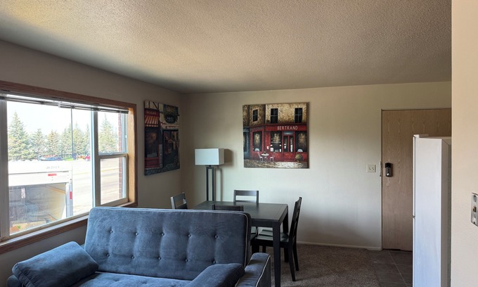 Minot Apartment | One Bedroom Downtown UPDATED and New Appliances.