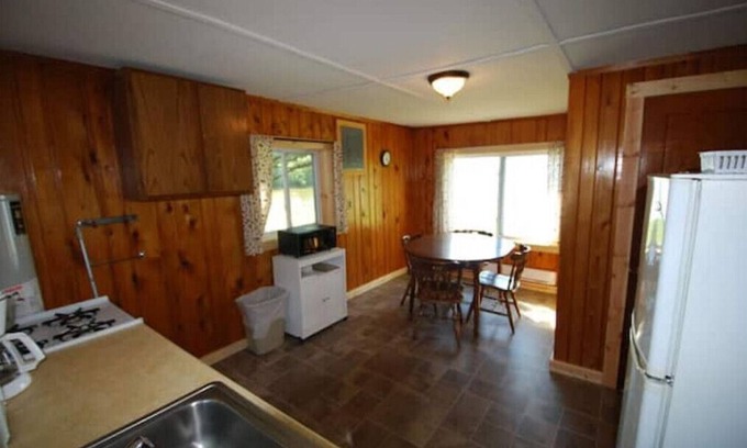 Orr Cabin | One Bedroom Lakeside Resort Cabin