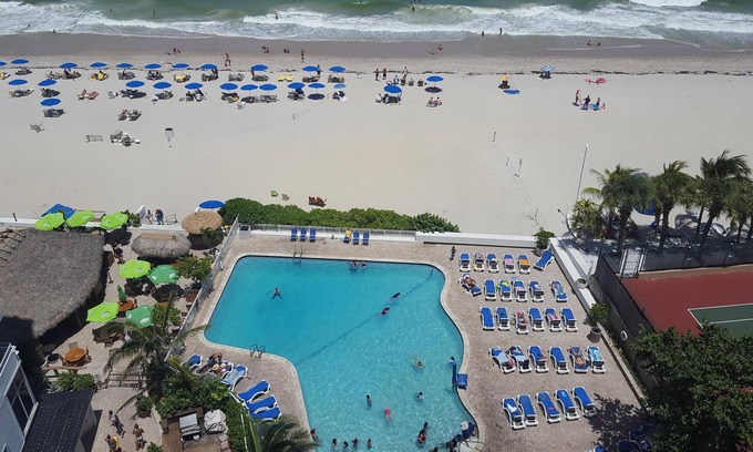 Galt Mile Condo | One Bedroom On The Beach With An Awesome Ocean View