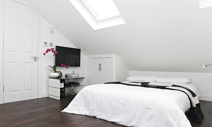 Hammersmith Broadway Apartment | One bedroom Penthouse with balcony