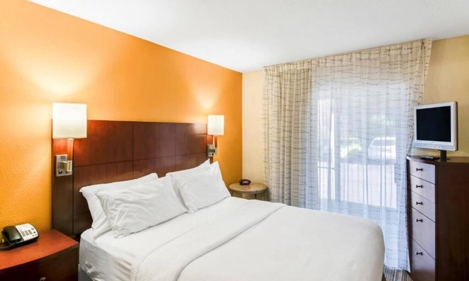 Westborough Hotel | One Bedroom Queen Suite with sofa bed and fully equipped kitchen