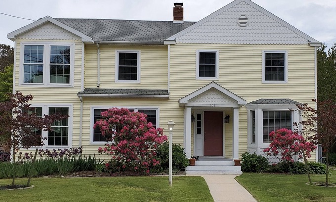 Rehoboth by the Sea House | ONE BLOCK TO BEACH-REHOBOTH BY THE SEA-PET FRIENDLY-BOOK NOW FOR 10% DISCOUNT!