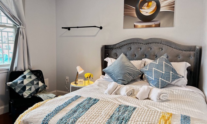 Poplar Apartment | One-BR near CenterCity, Chinatown: Unit B