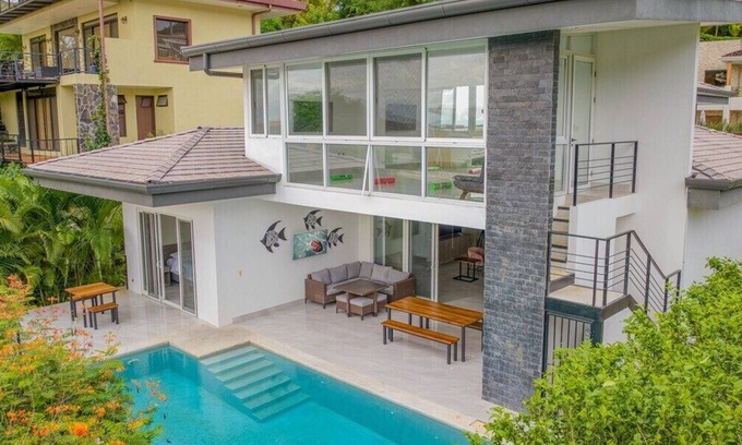 Coco House | One Floor Living - Gated Community - Pool & BBQ
