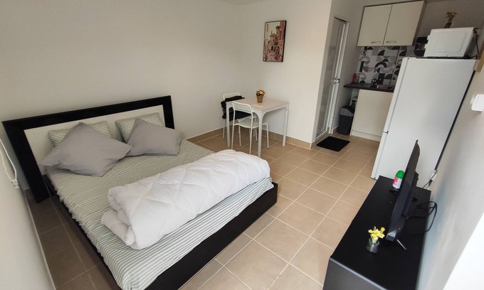 Le Passage House | One-storey studio with free parking