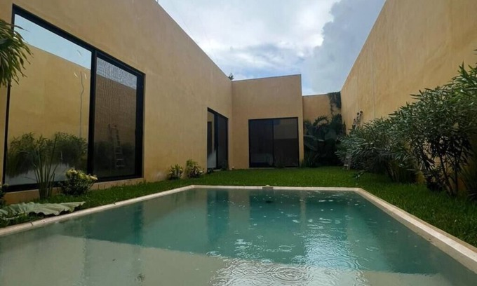 Conkal House | One-story house with ALBERCA