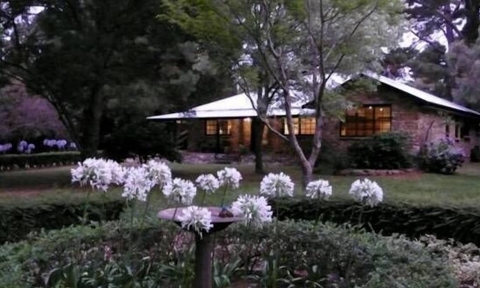 Burradoo House | One The Avenue - a quaint country lane 5 minutes to Bowral