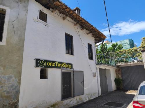 Shkoder House | oneTwoSleep GuestHouse
