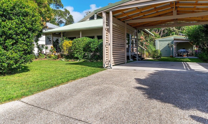 Tin Can Bay House | Only 3 minutes walk to the water!