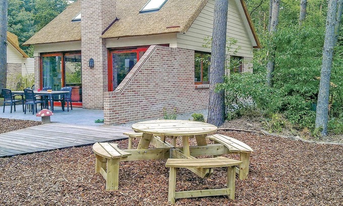 Rekem House | Only 8 km from Maastricht you will spend your vacation here in an attractive environment.