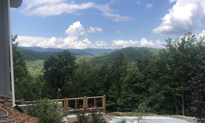 Lenoir Cottage | Only 8 min from ❤️ of Blowing Rock! Private Hot Tub!