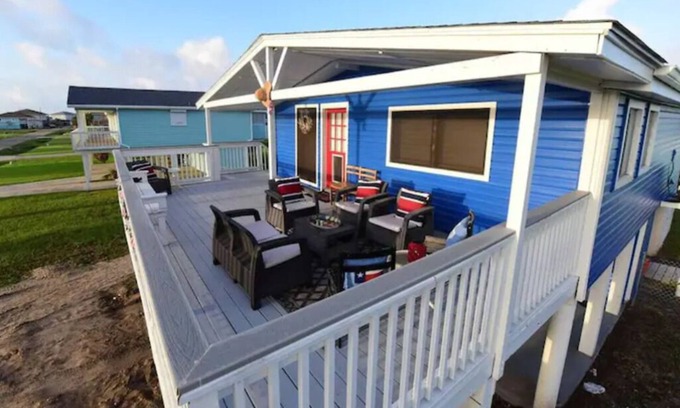 Pirates Beach West House | only a 2 block walk to a private beach perfect for families