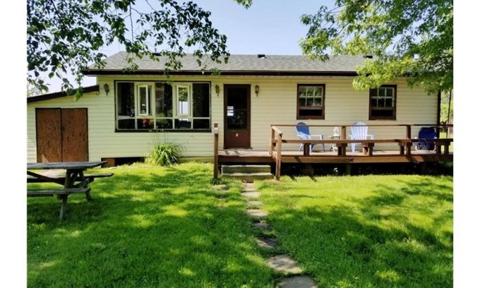 Selkirk Cottage | ONLY RURAL FAMILY PRIVATE LAKE ERIE BEACH GETAWAY WITH NO ÇLEANING FEE CHARGED