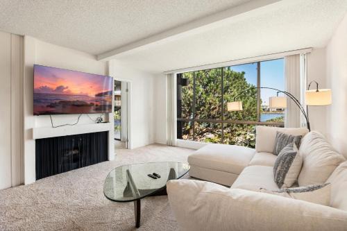 Marina del Rey Apartment | Onyx Oasis - Bold Marina 2BR Gem Indoor fireplace Water view