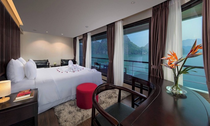 Bai Chay Apartment | Onyx Room in Scarlet Pearl Cruise