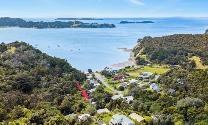 Mahurangi West House | Opahi TreeHouse - Mahurangi West Holiday Home