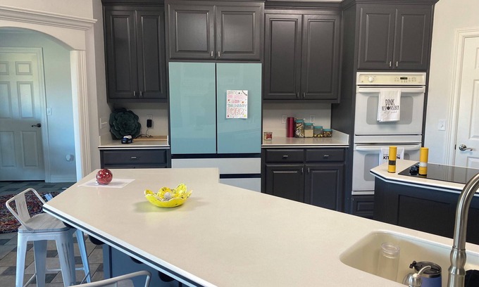 Longview House | Open and spacious 3-bedroom home on golf course, WiFi, AC in fantastic Longview