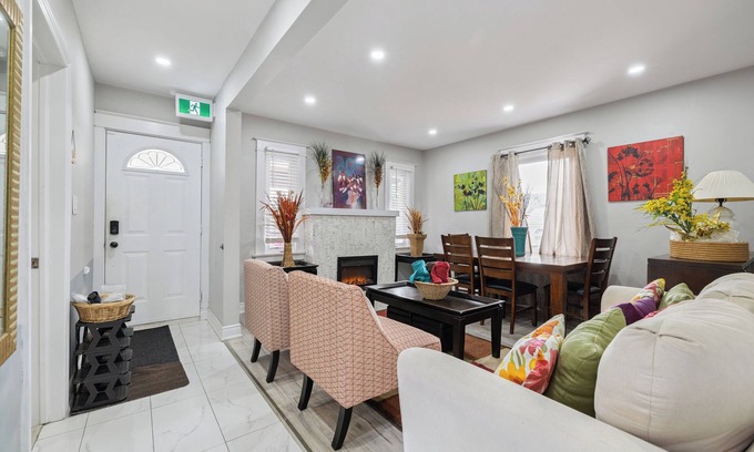Niagara Falls Bed & Breakfast | Ora's Place BNB- Walking Distance to View Falls