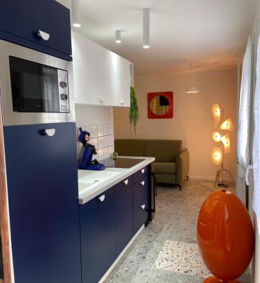 Blatin Apartment | Orange & Art