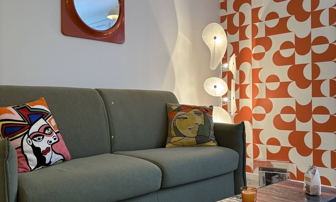 Vallieres Apartment | Orange&Art