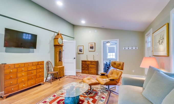 Livingston Cottage | Orange Cottage w/Hiking Access: 1 Mi to Lake Anna