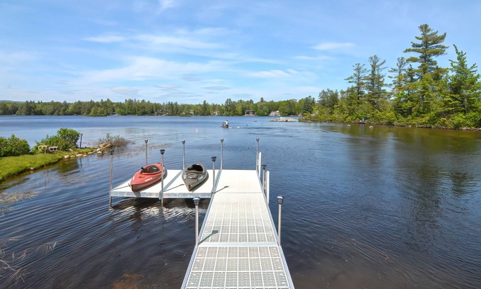 Middleton House | Orange Oasis! Lakefront Getaway w/Private Beach