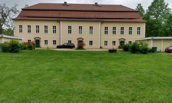 Vierkirchen Apartment | Orangery in Arnsdorf Castle Park - Holiday home