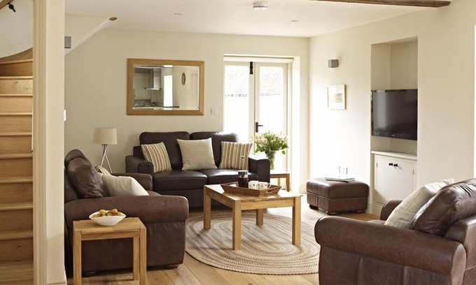 Thatcham Cottage | Orchard cottage at Manor Farm Courtyard Cottages