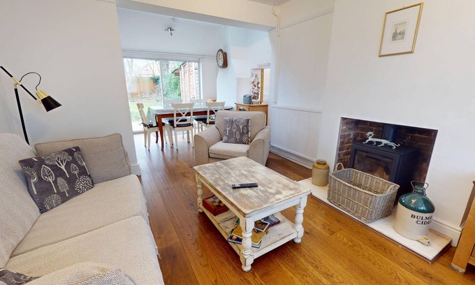 Headington House | Orchard Cottage | Oxford Holiday Let | 3 Beds & Sleeps 6
