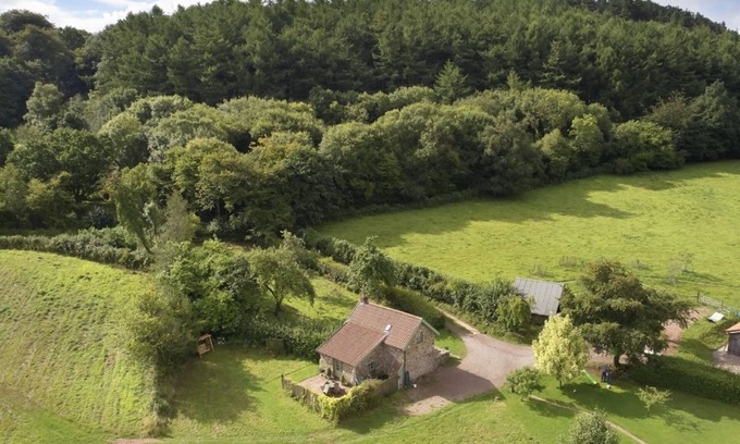 Tintern Cottage | Orchard holiday cottage is a beautiful romantic dwelling ideal for couples. This perfect property is