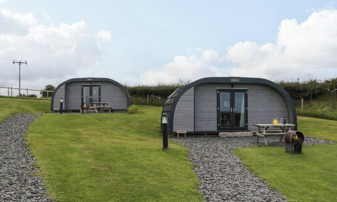 Askam and Ireleth Cottage | ORCHARD, romantic, with a garden in Dalton-In-Furness
