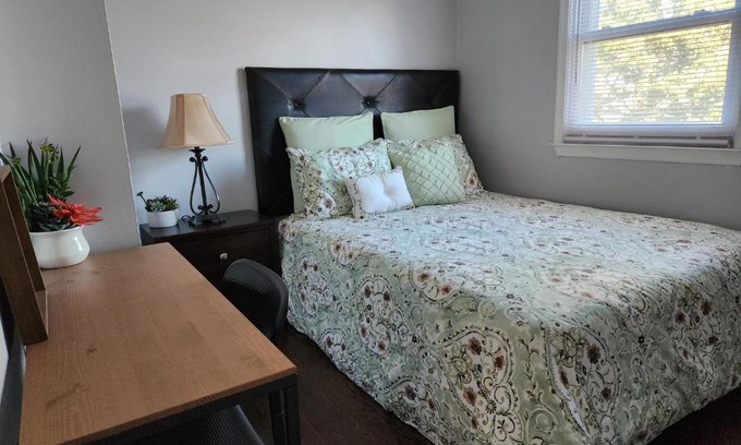 South Gate House | Orchard Secret Private Room