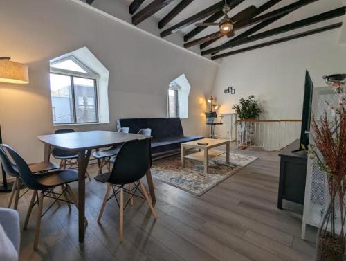 Plateau Mont Royal Apartment | Orchid Lodgement