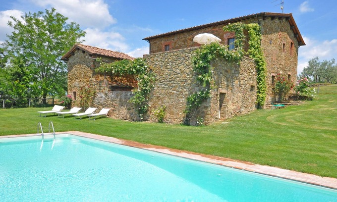 Castelnuovo Berardenga Apartment | Orietta 2- Vacation rental in country house with swimming pool near Siena, Tuscany