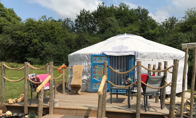 Le Vieux-Cerier Cabin | Original Mongolian Yurt in Charente