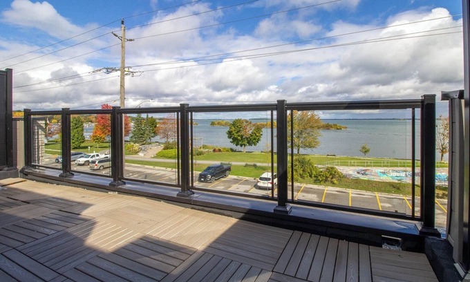 Orillia House | Orillia's Rooftop Retreat