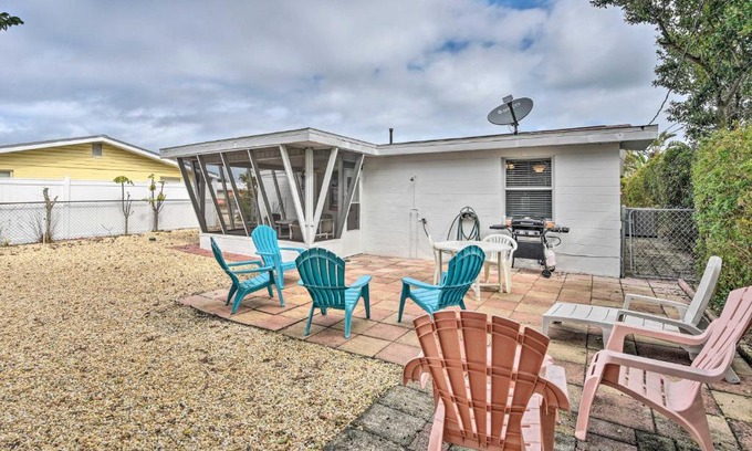 Brendale Heights House | Ormond Beach Home with Screened Porch, Walk to Shore