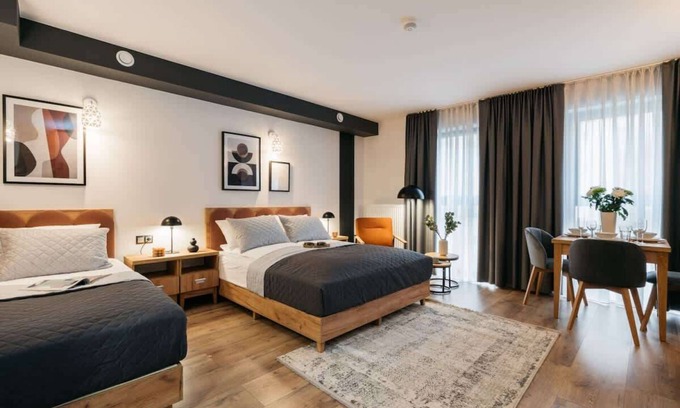Ursus Apartment | ORSO City Studio with king size bed