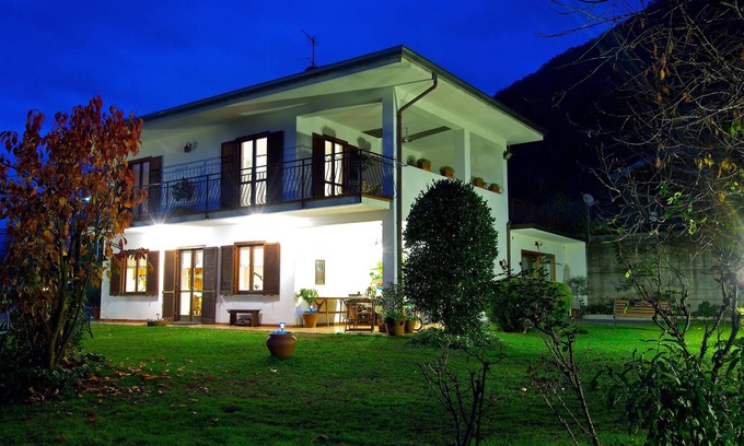 Crabbia Apartment | Orta See apartment in villa, garden overlooking the lake and beach Pettenasco