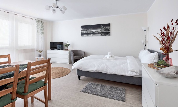 Stare Miasto District Apartment | Osiedle Zwycięstwa Chic Studio