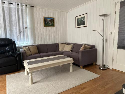 Skedsmo House | Oslo House, Nedre Kjellerstuvei, First floor, Twin Room